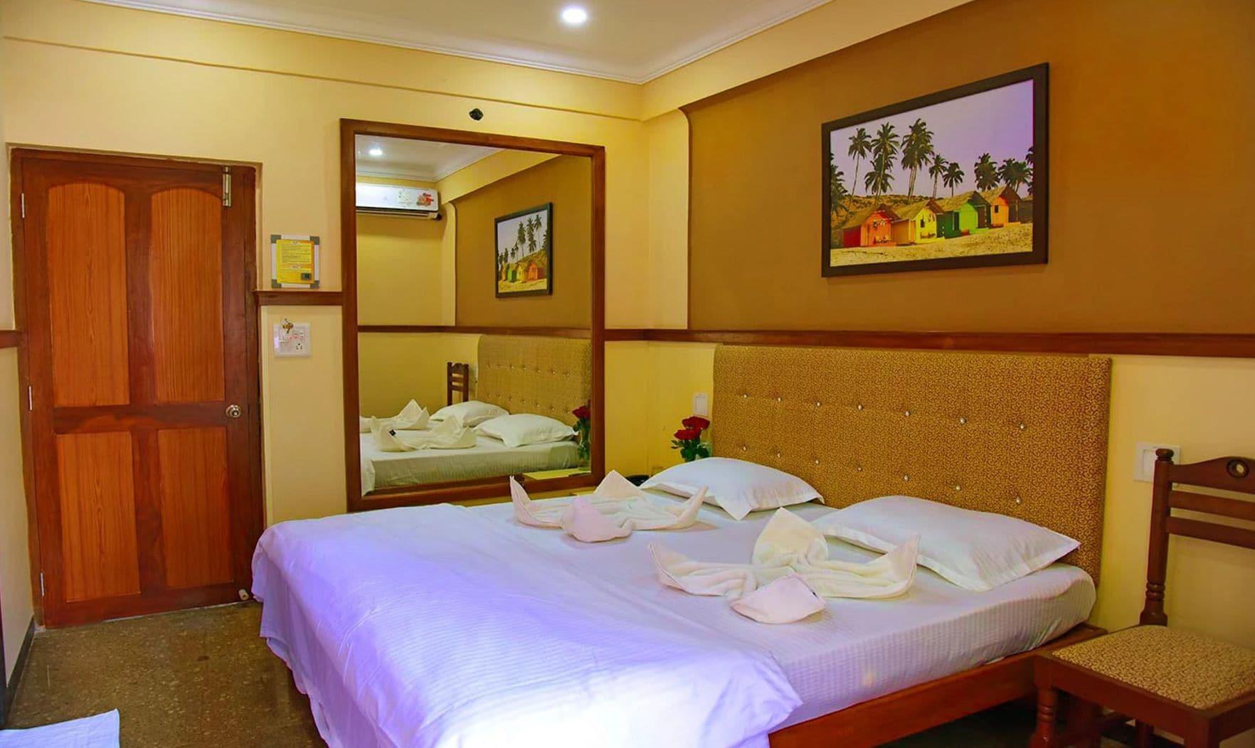 Summerville Beach Resort Candolim Extérieur photo
