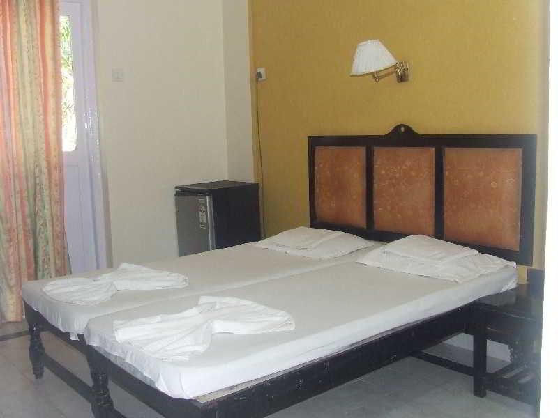 Summerville Beach Resort Candolim Extérieur photo