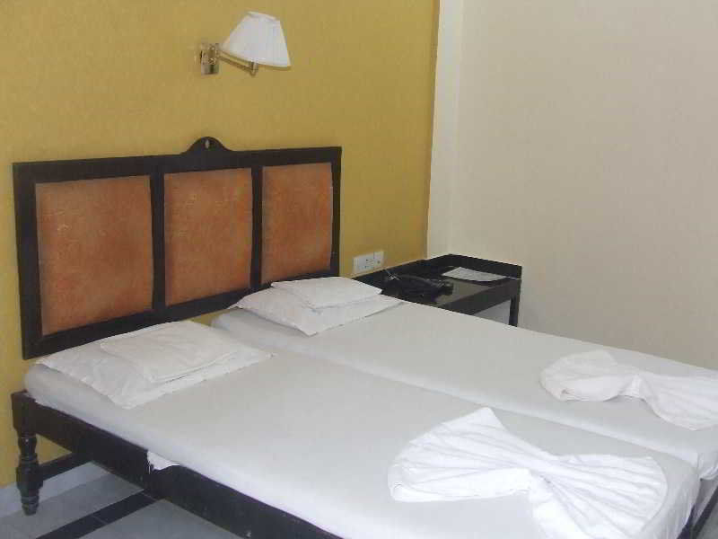 Summerville Beach Resort Candolim Extérieur photo