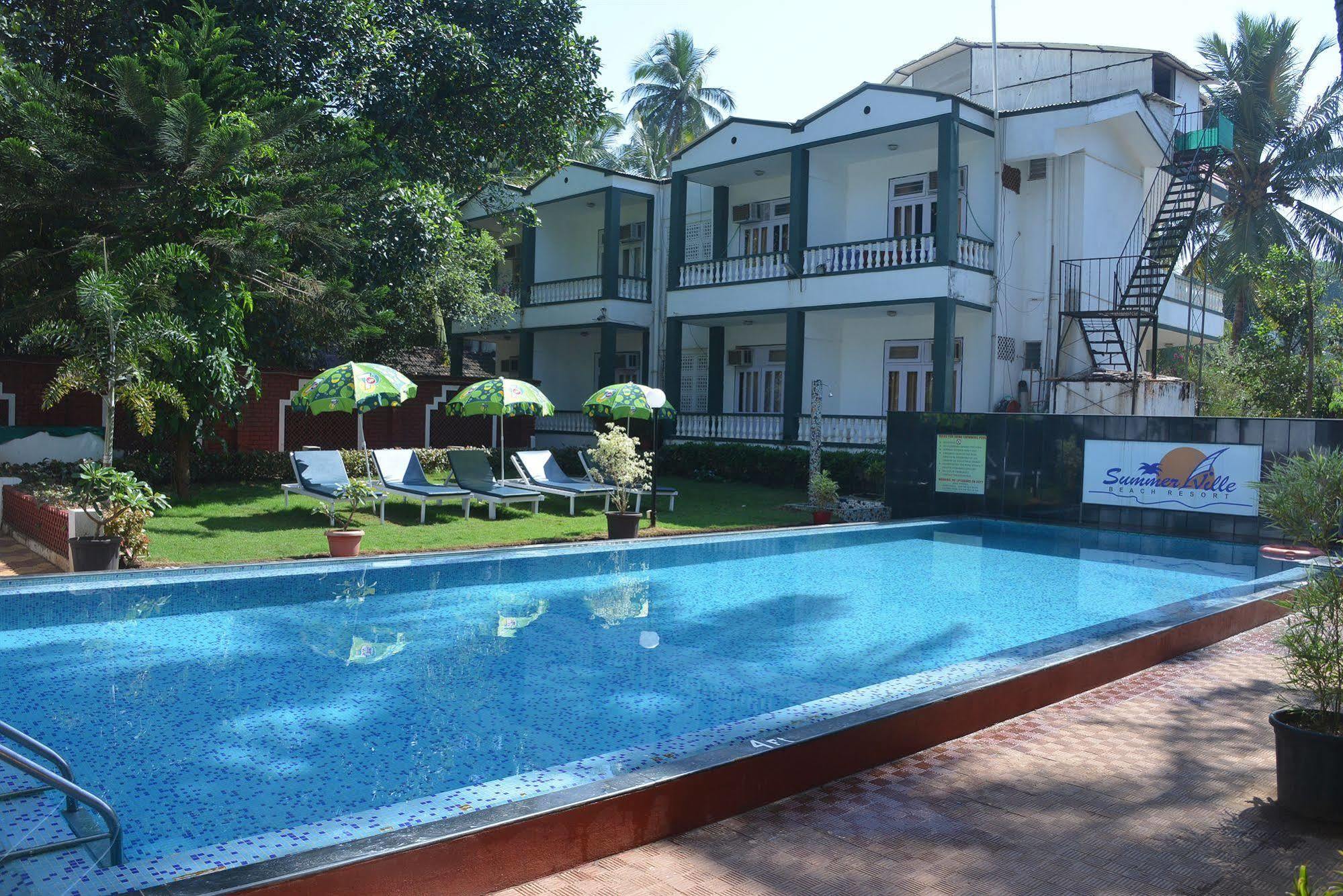 Summerville Beach Resort Candolim Extérieur photo